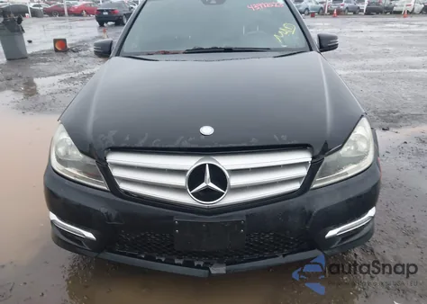2013 Mercedes-Benz C 250 Sport из США, поврежденный, VIN WDDGF4HB2DR278254